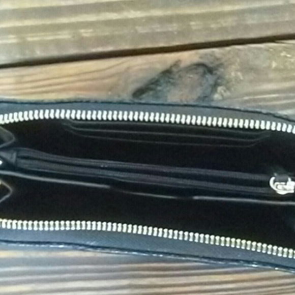 Michael Khors Purse - Picture 7 of 8